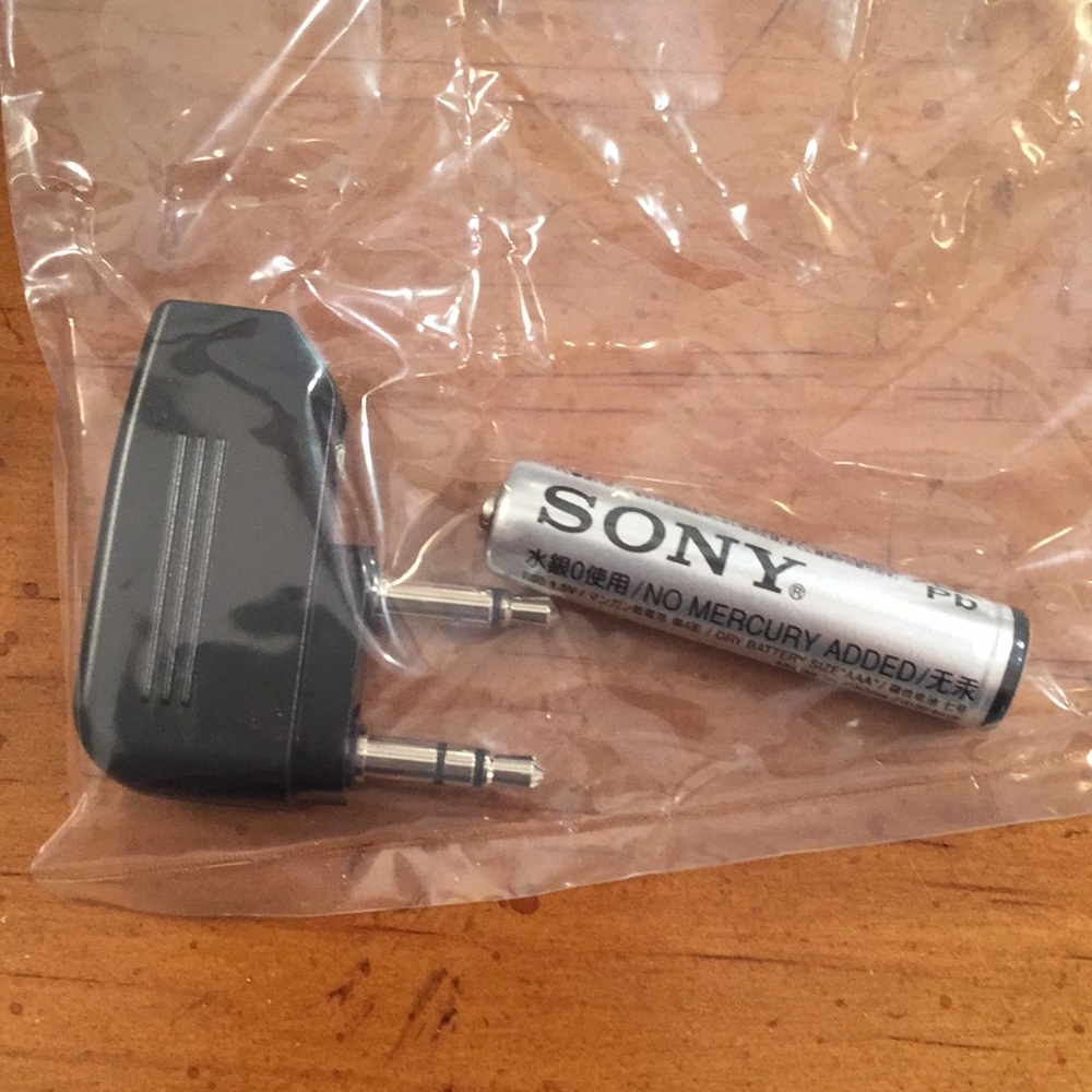 🎉  NIB Sony Compact/Slim Noise Cancel Headphones - Picture 4 of 7